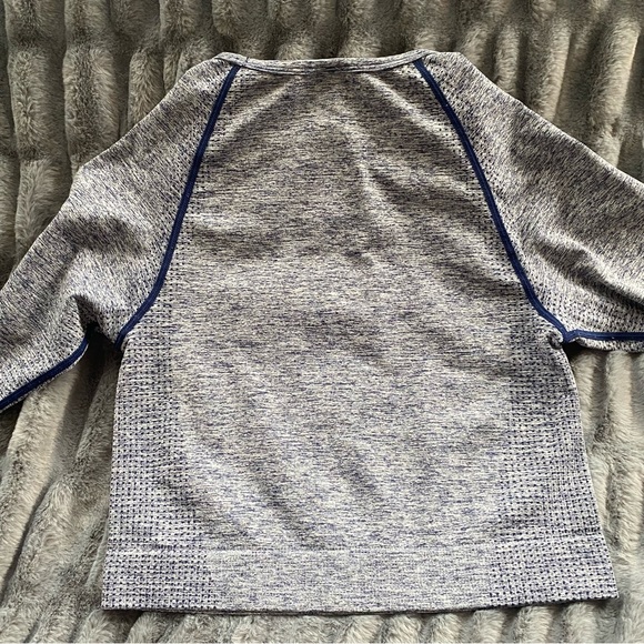 VS PINK ACTIVE CROP TOP LONG SLEEVELESS - Picture 4 of 5